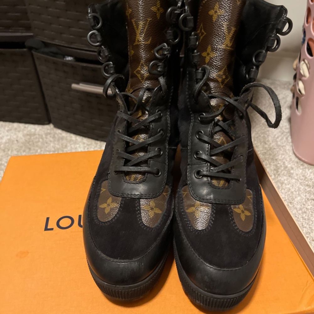 louis vuitton boots - Picture 2 of 4